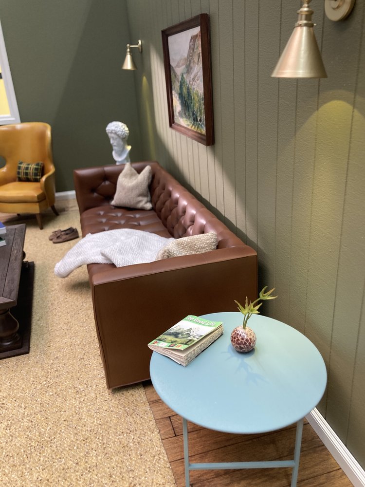 IMG 4396 - BENJAMIN MOORE - Otherworldly Productions Staging Site